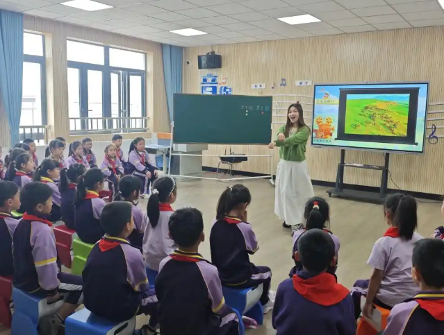 营造出积极有序的学习气氛学生在讲堂中主动参与乐于表达